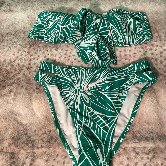 Used Tabitha Brown green bandeau top & bikini bottom set - Picture 4 of 7